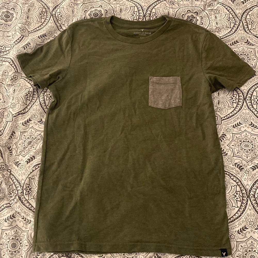 American Eagle mens T-shirt